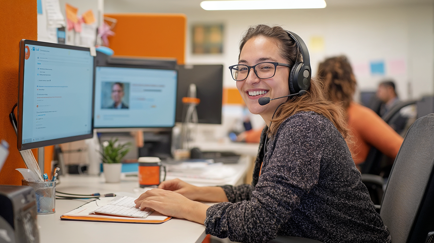 Servicdesk medeweker in kantoor
